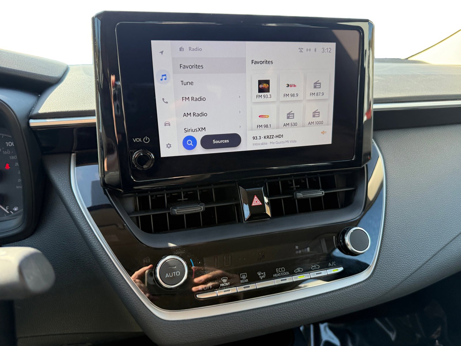 2024 Toyota Corolla LE photo 12