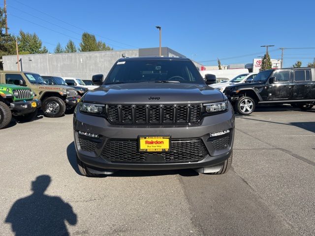 2025 Jeep Grand Cherokee Limited photo 2