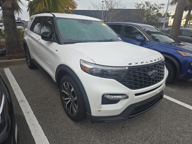 2022 Ford Explorer ST-LINE's photo