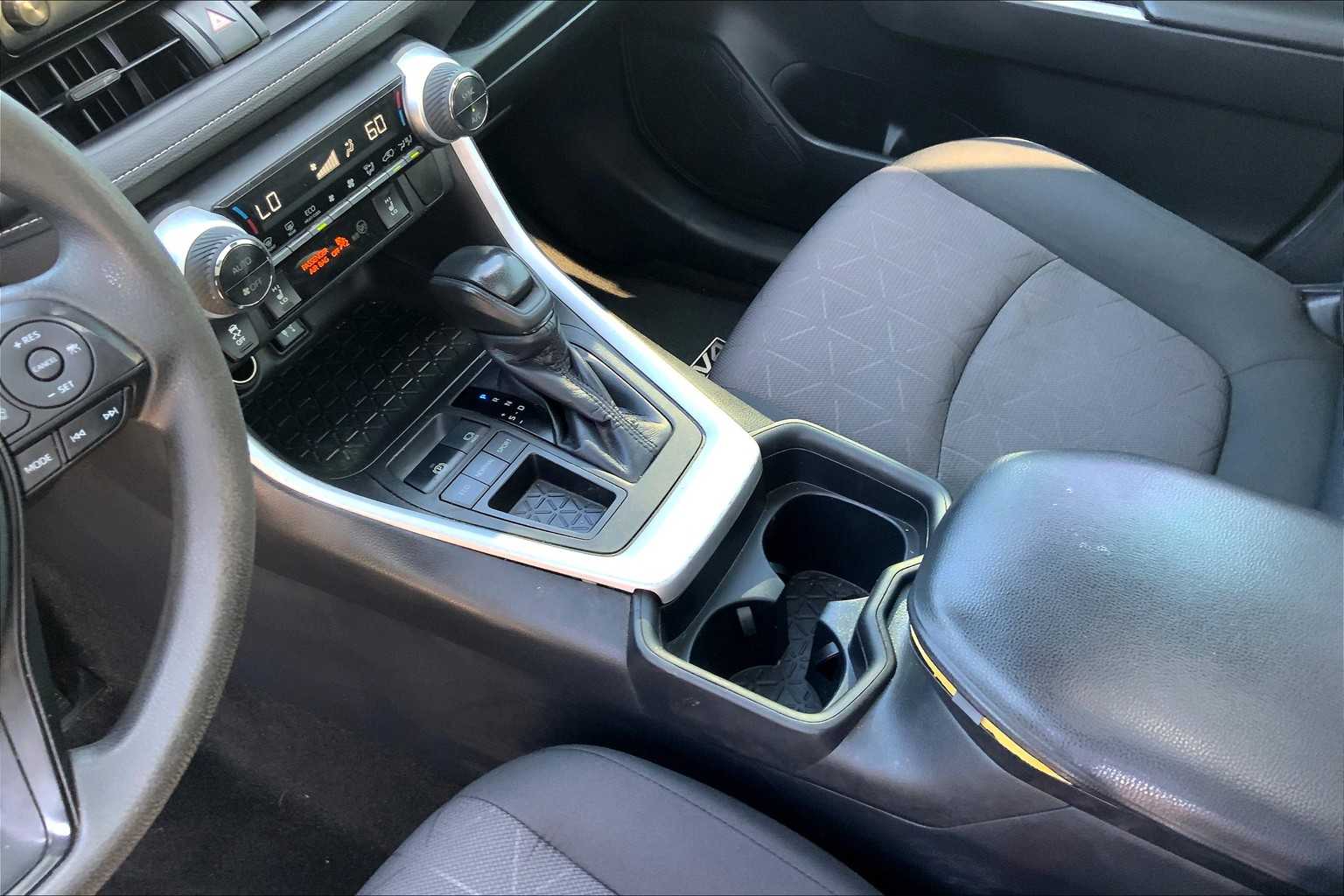 2019 Toyota RAV4 XLE photo 14