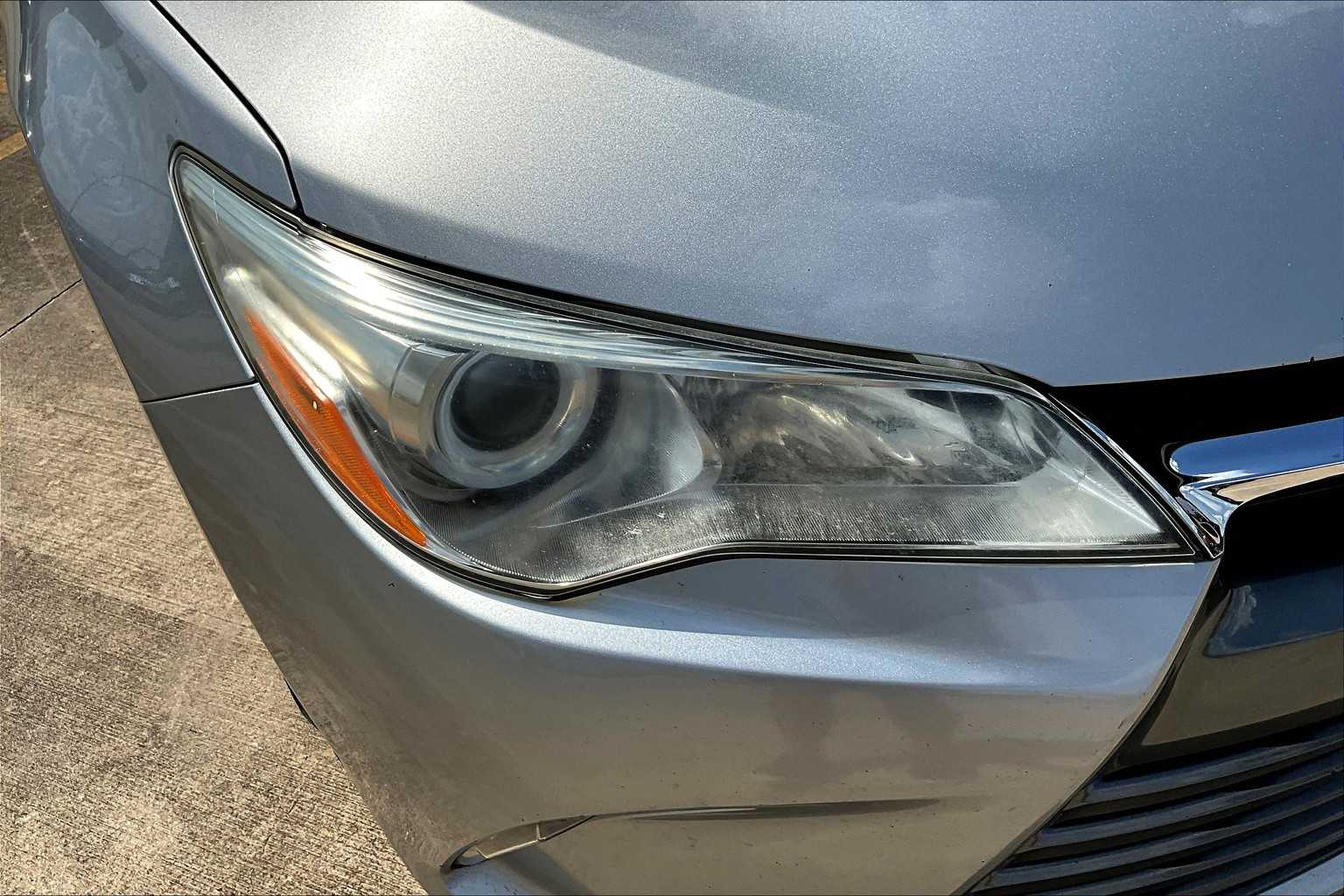 2016 Toyota Camry XLE photo 27