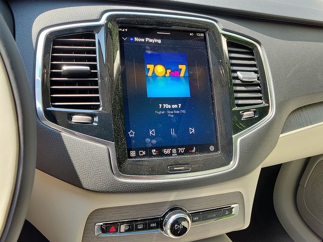 2025 Volvo XC90 AWD Plus photo 13
