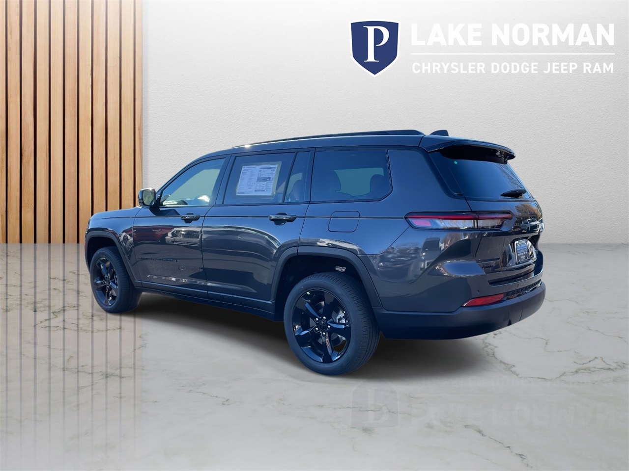 2025 Jeep Grand Cherokee Limited photo 3