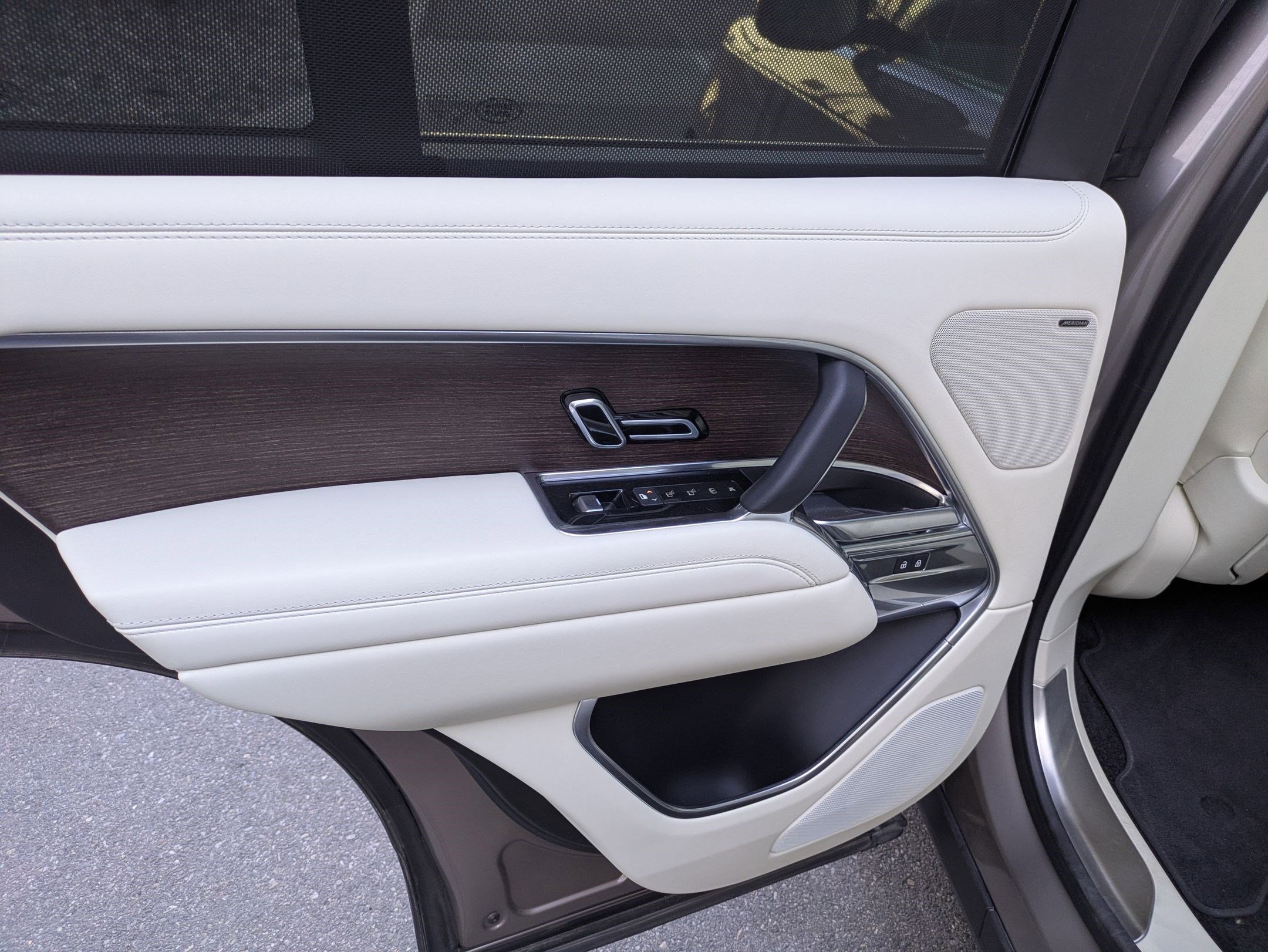 2023 Land Rover Range Rover SE photo 28