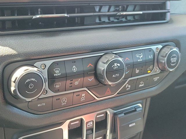 2025 Jeep Wrangler photo 30