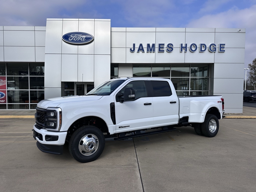 2026 Ford F-350 Super Duty XL's photo