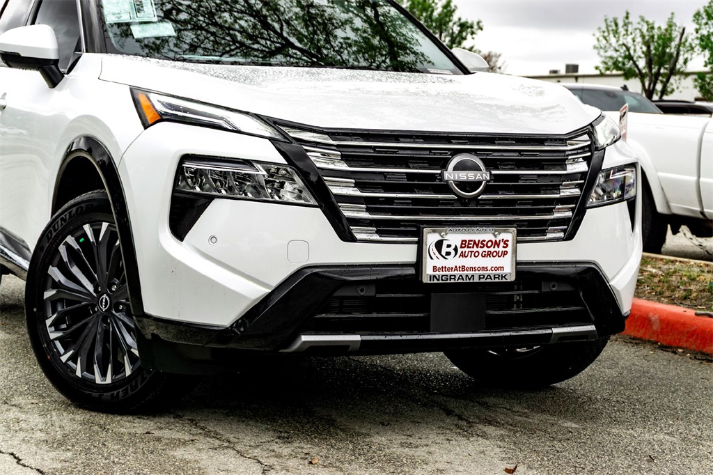 2026 Nissan Rogue Platinum photo 3