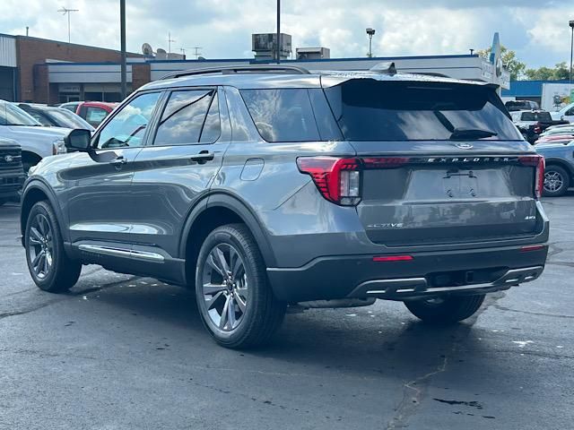 2025 Ford Explorer photo 5