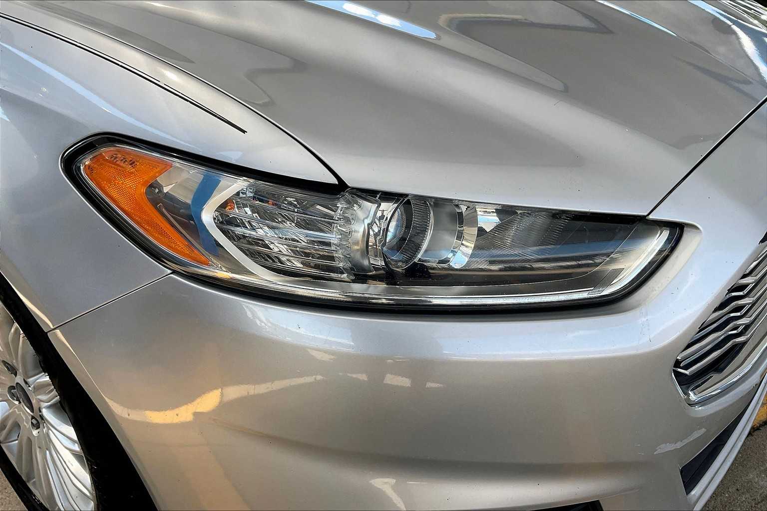 2014 Ford Fusion SE Hybrid photo 27