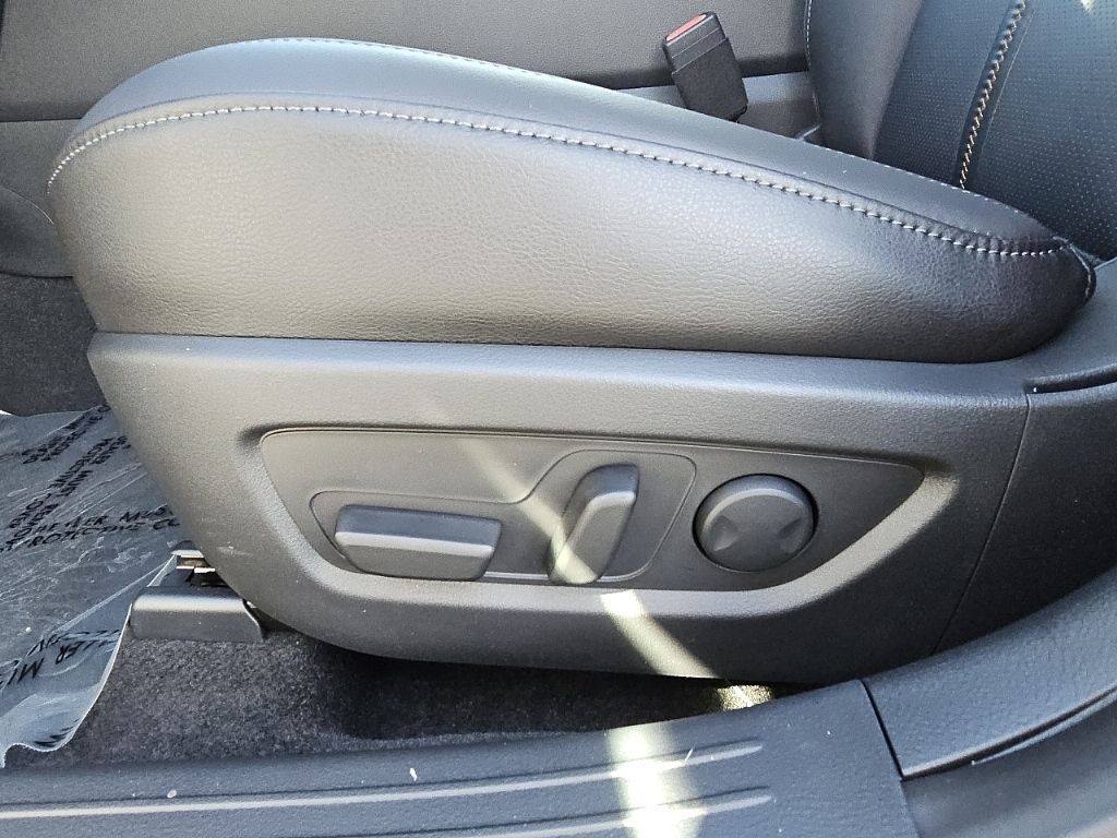2025 Mazda CX-50 Premium Plus photo 24