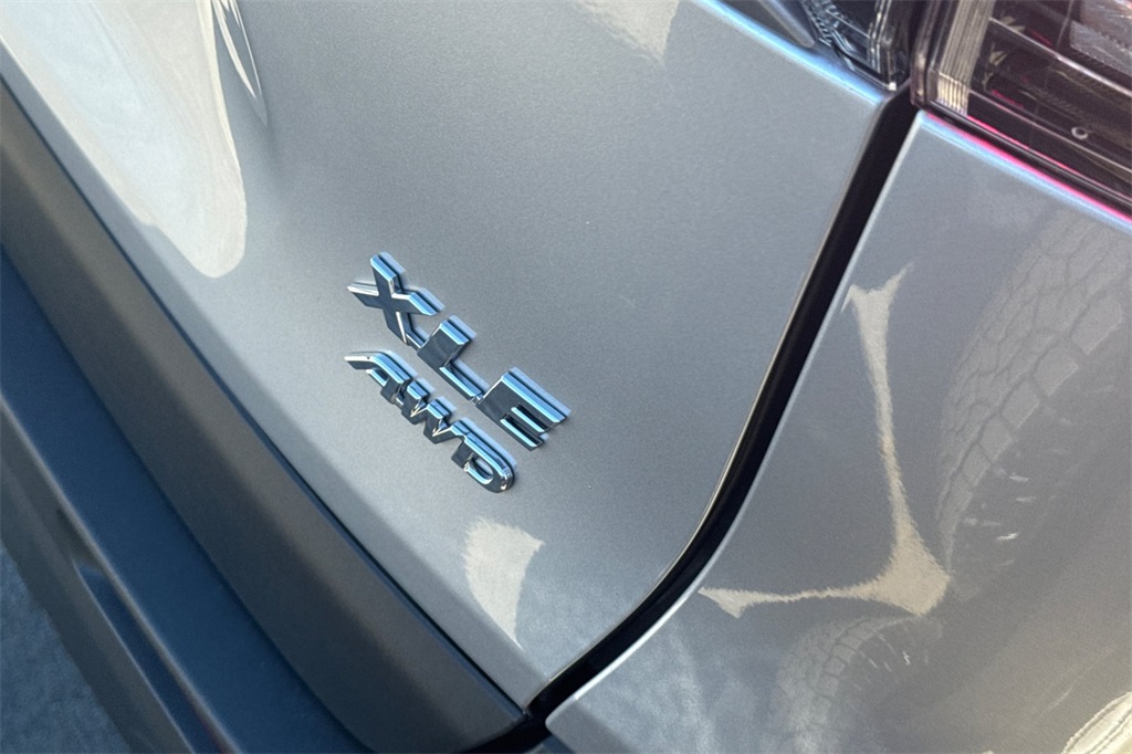 2025 Toyota RAV4 XLE Premium photo 4