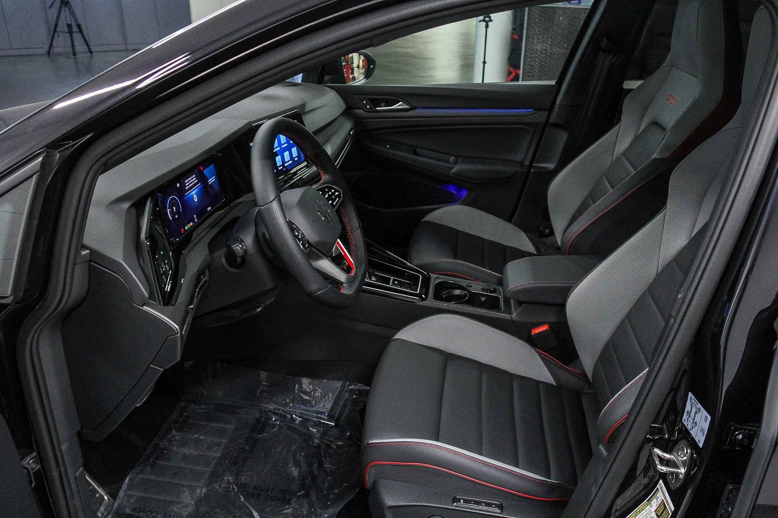 2024 Volkswagen Golf GTI SE photo 18