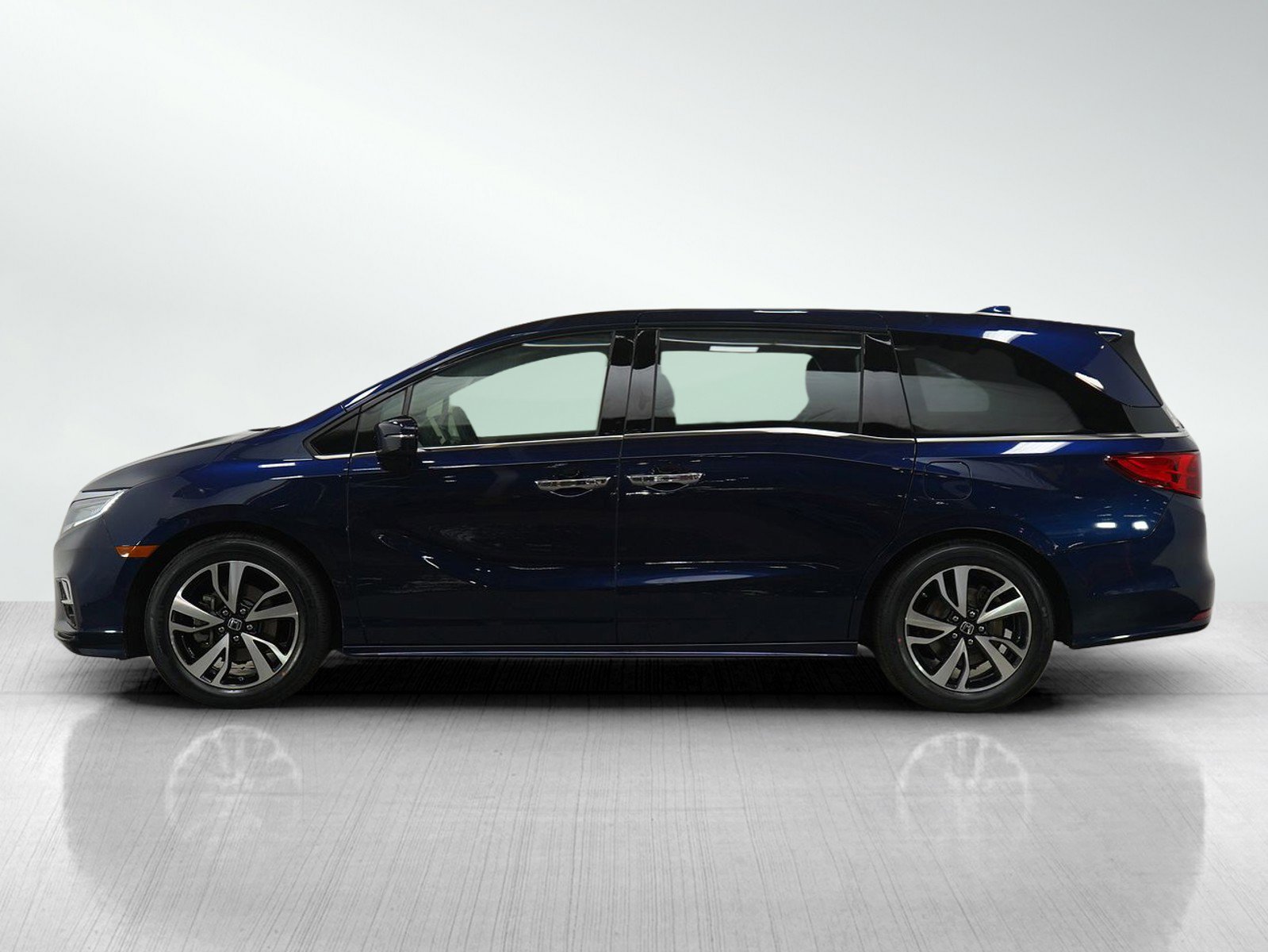 2018 Honda Odyssey Elite photo 2