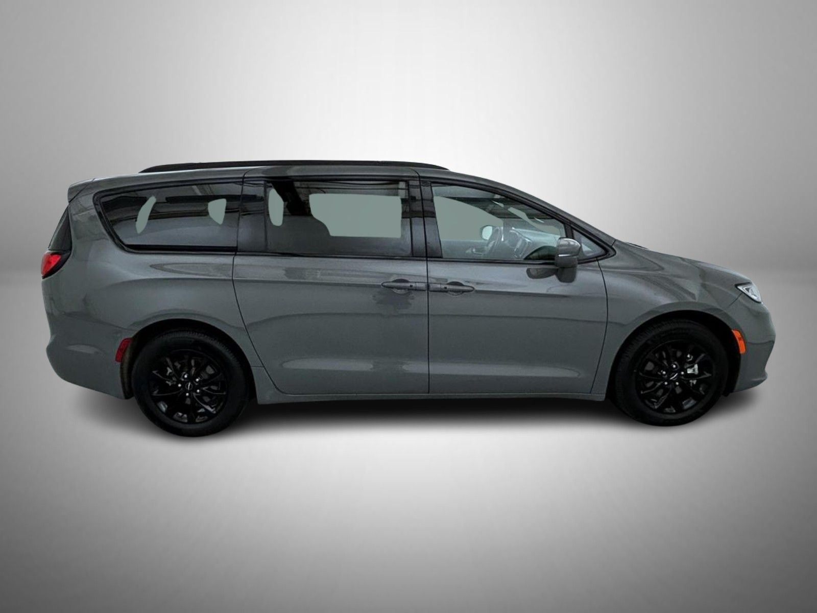 2021 Chrysler Pacifica Touring photo 4