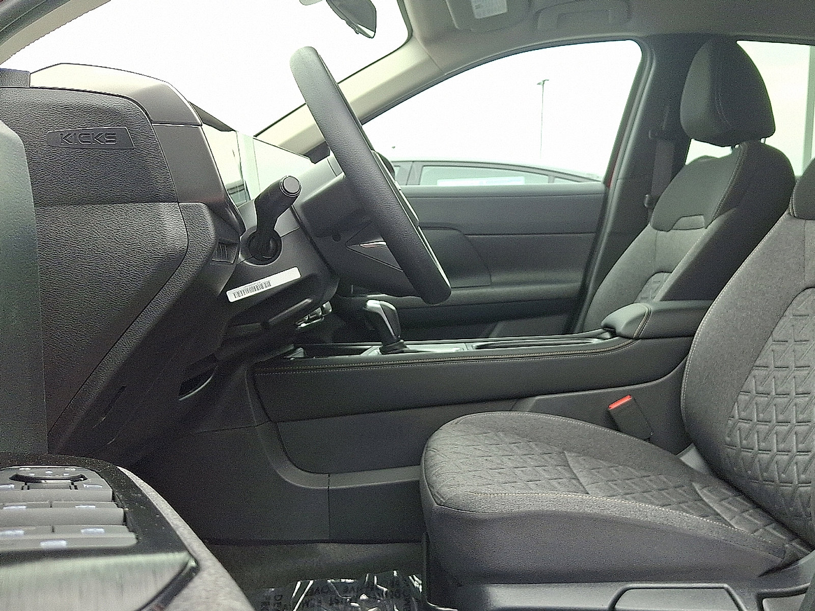 2025 Nissan Kicks SV photo 4