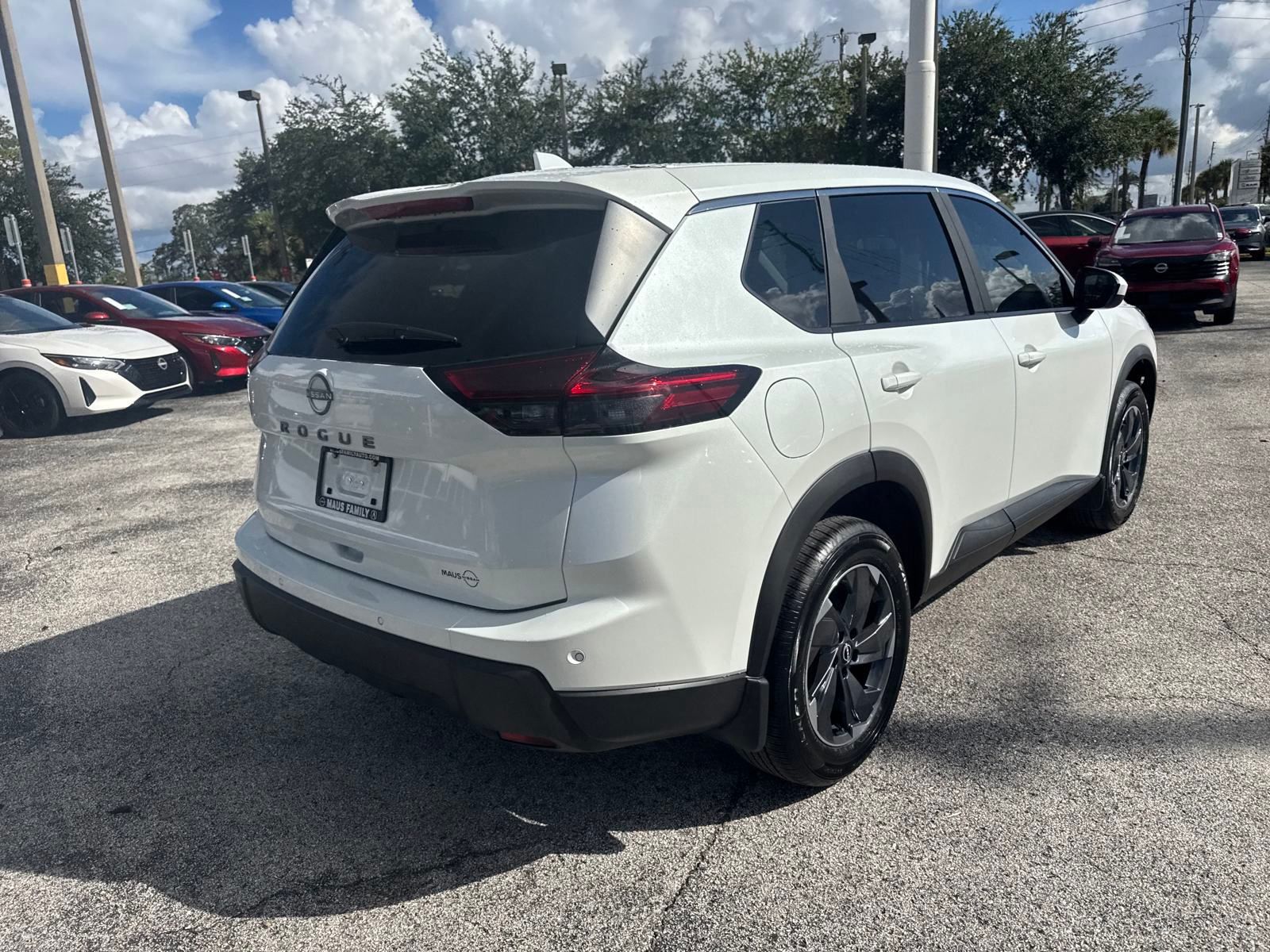 2026 Nissan Rogue SV photo 4