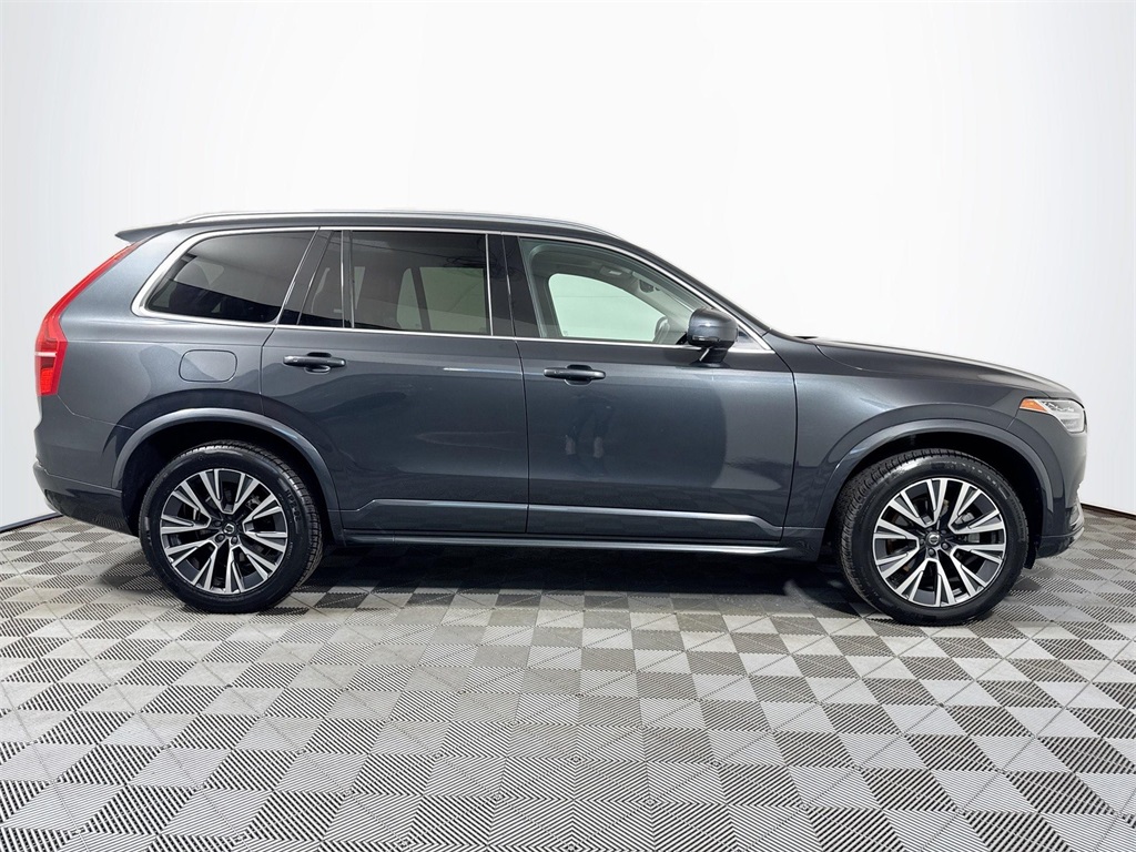 2022 Volvo XC90 T5 Momentum photo 4