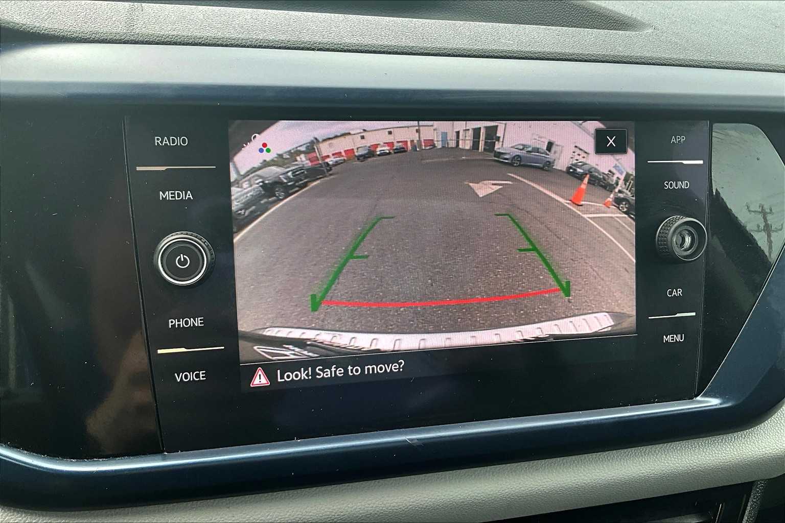 2022 Volkswagen Taos SE photo 22