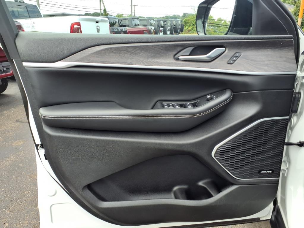 2023 Jeep Cherokee Base photo 17