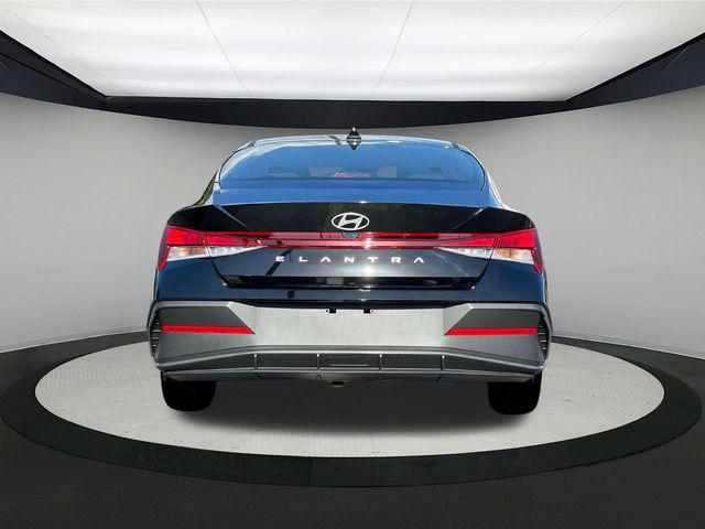 2025 Hyundai Elantra SE photo 6