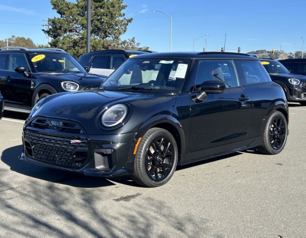 2026 MINI Hardtop 2 Door S's photo