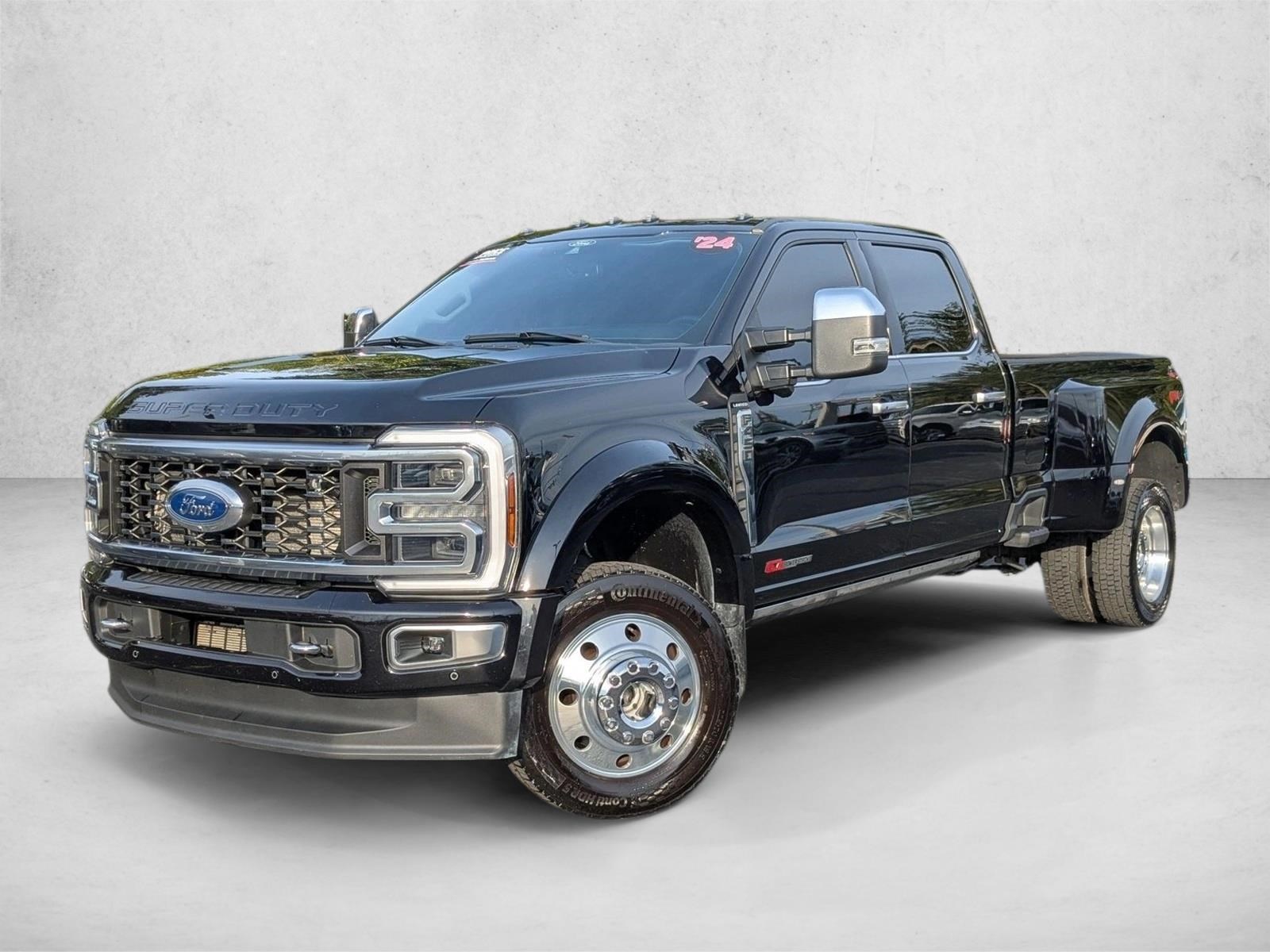 2024 Ford F-450 Super Duty Limited's photo