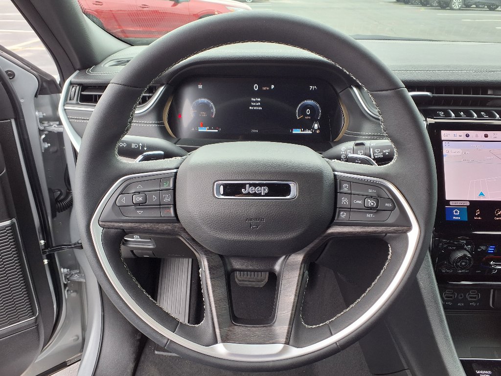 2025 Jeep Grand Cherokee Limited photo 11