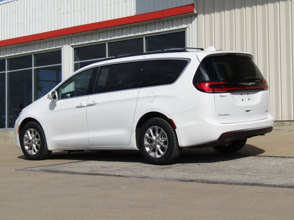 2022 Chrysler Pacifica Touring L photo 5