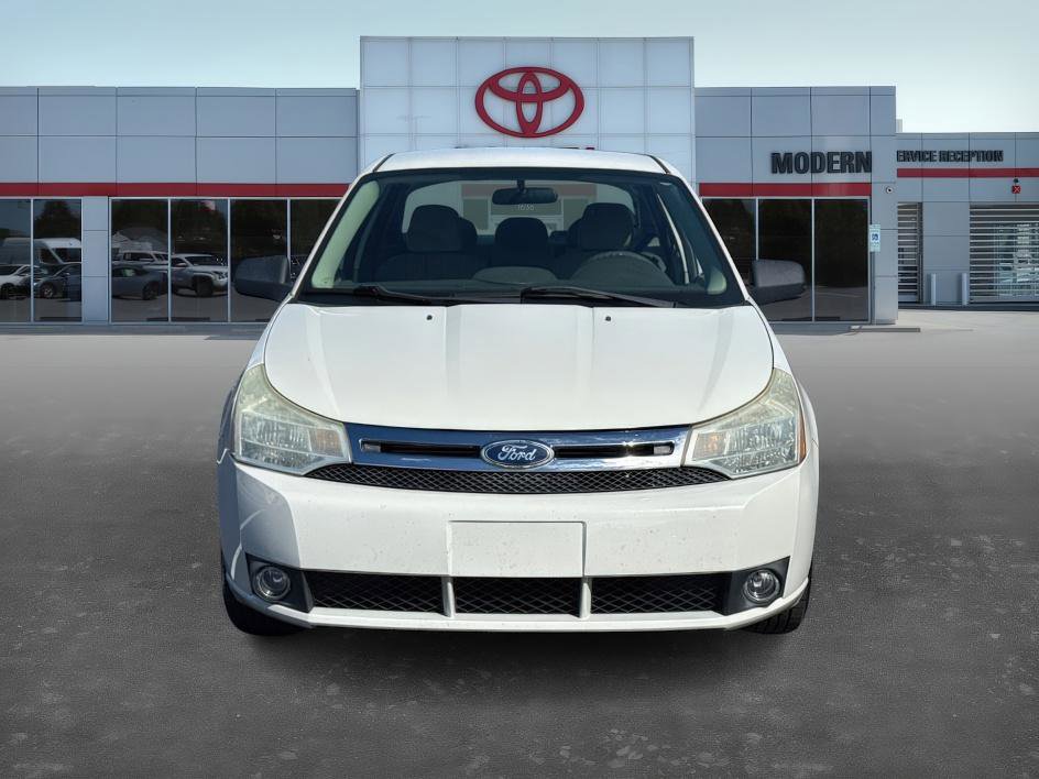 2010 Ford Focus SE photo 2