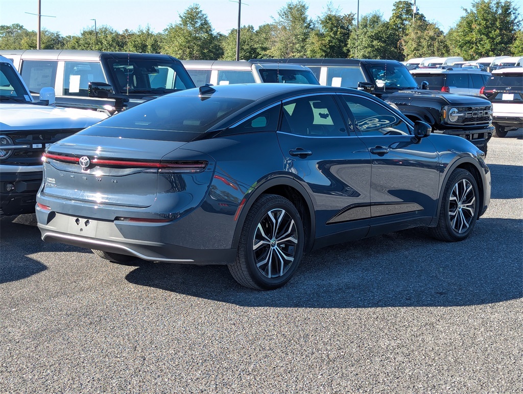 2025 Toyota Crown XLE photo 4