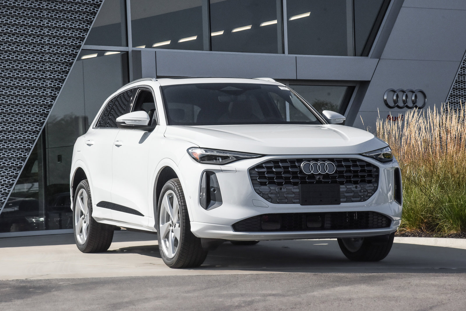 2025 Audi New Q5 Premium Plus's photo