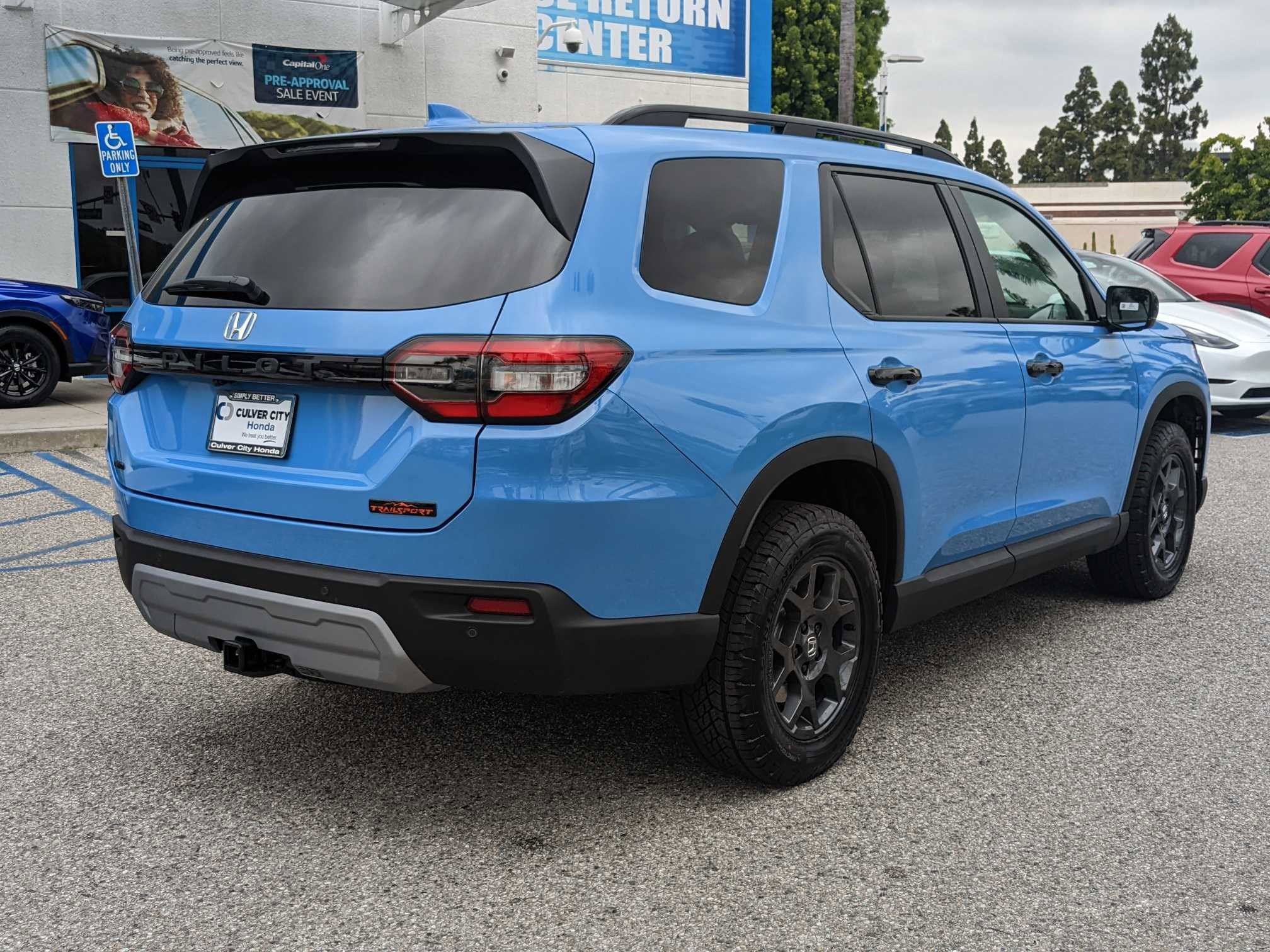 2025 Honda Pilot TrailSport photo 2