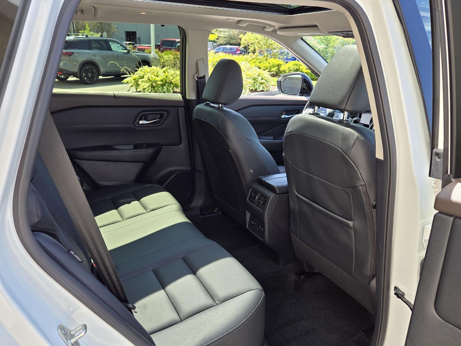 2023 Nissan Rogue SL photo 18