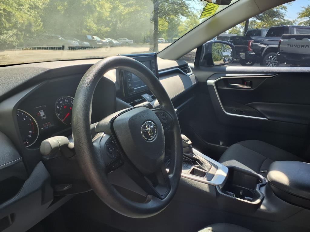 2022 Toyota RAV4 XLE photo 8