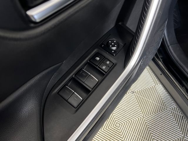 2024 Toyota RAV4 XLE photo 9