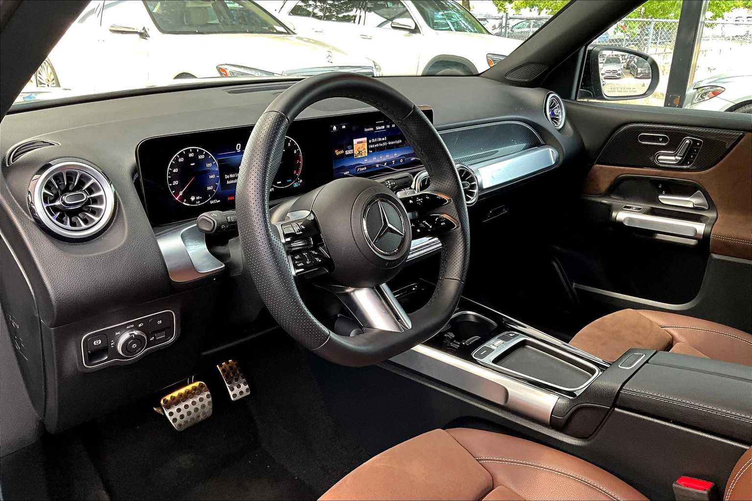 2025 Mercedes Benz GLB 250 4MATIC photo 16