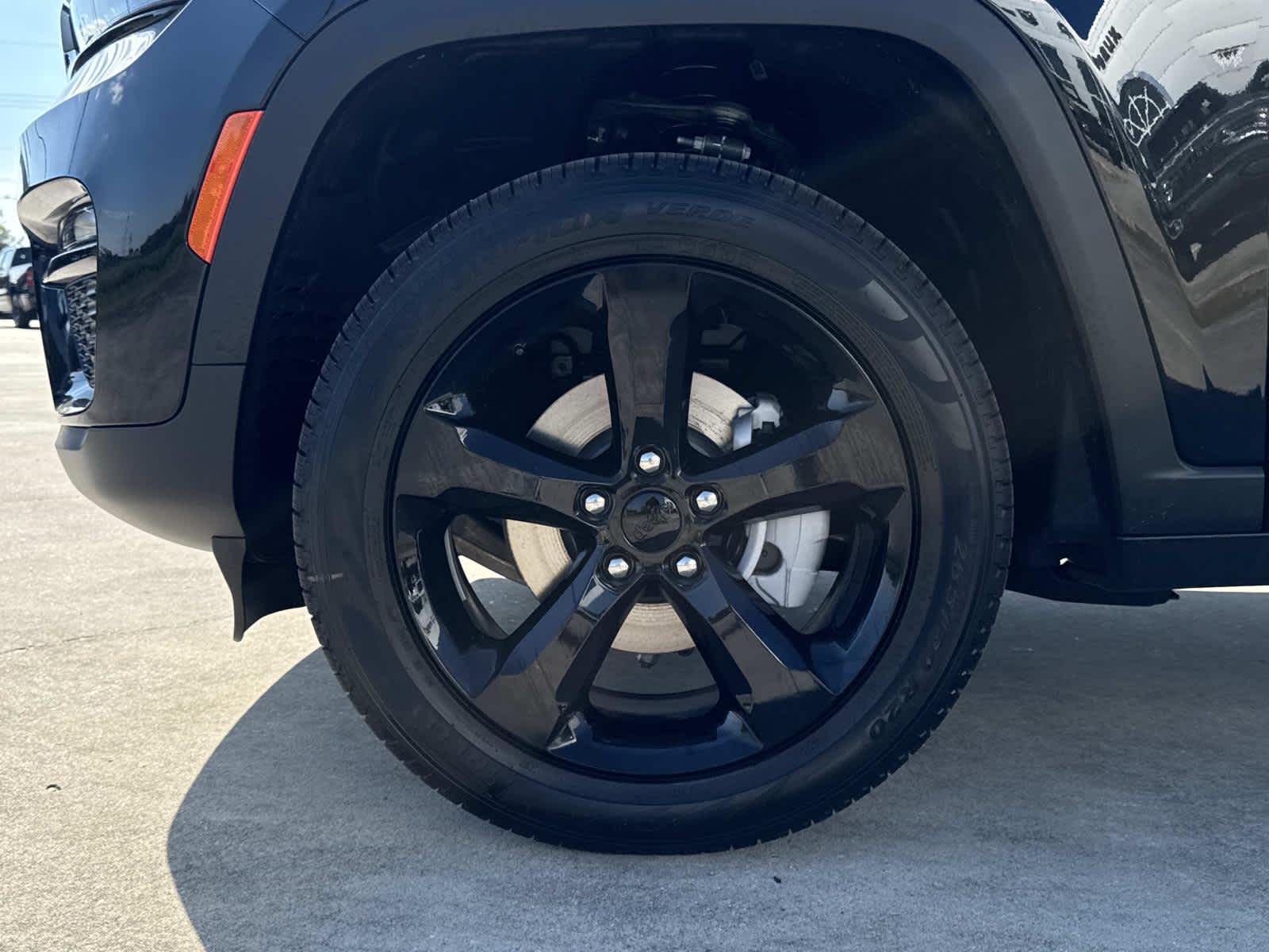 2025 Jeep Grand Cherokee Limited photo 4