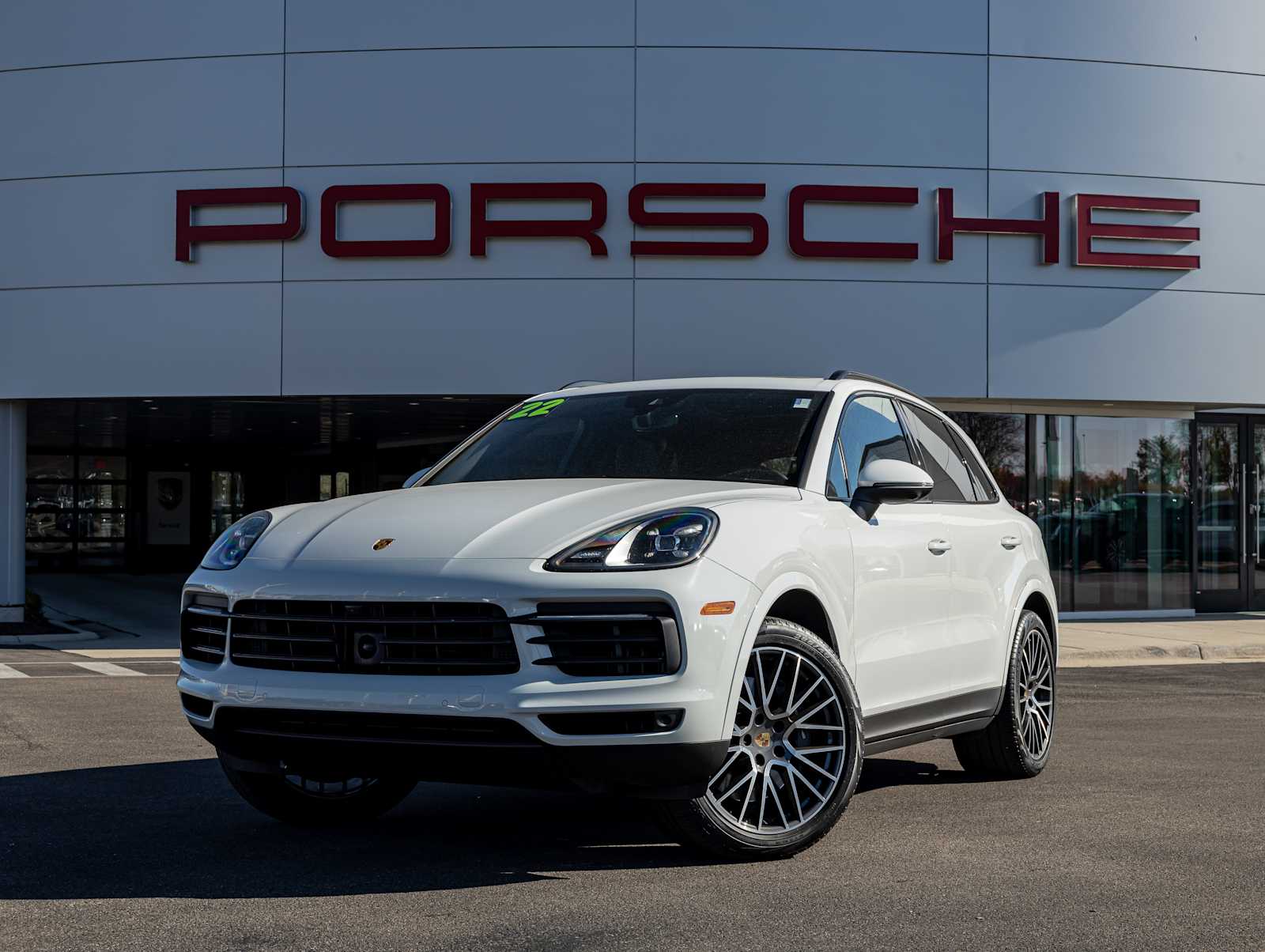 2022 Porsche Cayenne Base's photo