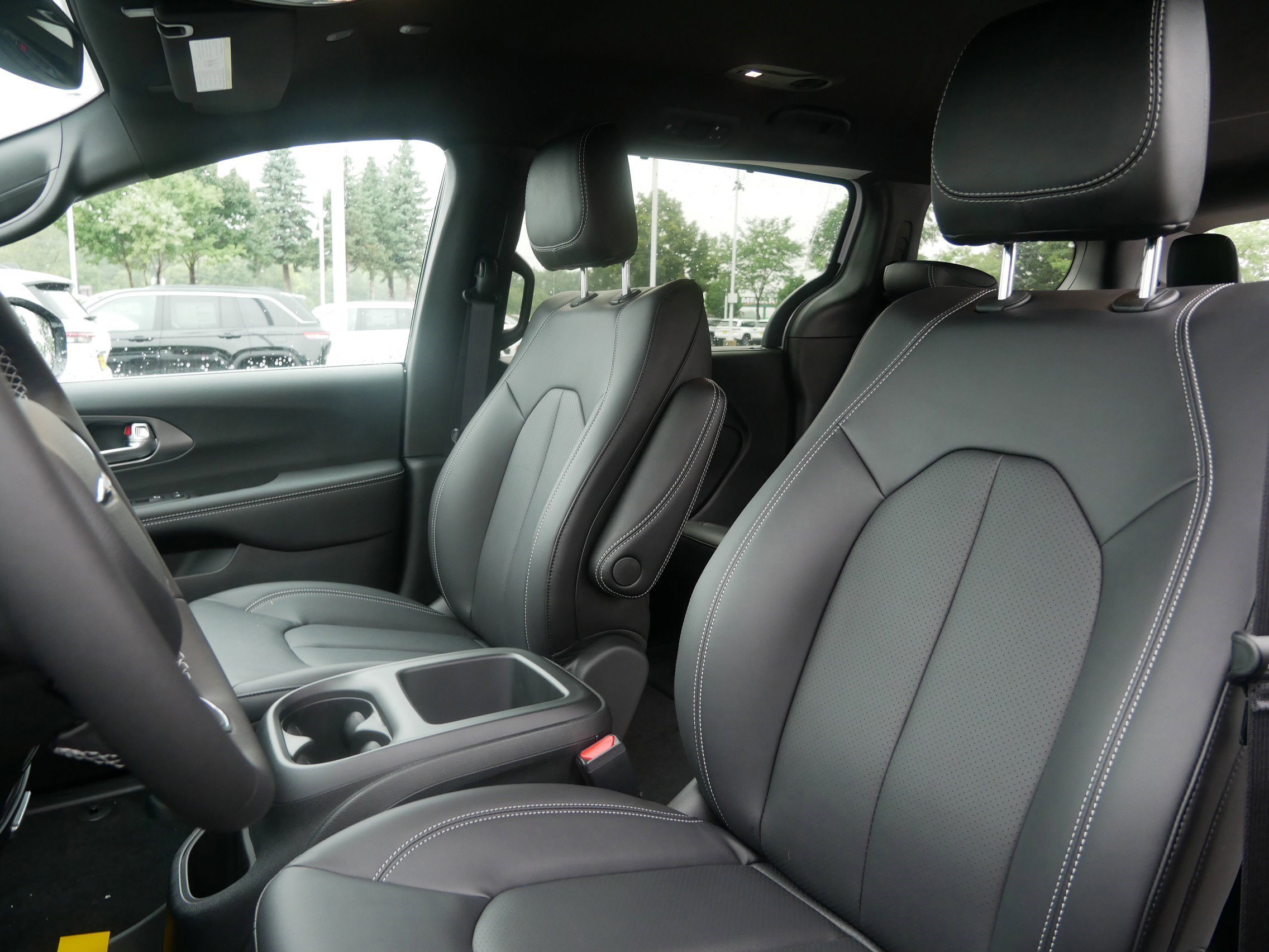 2026 Chrysler Pacifica photo 9
