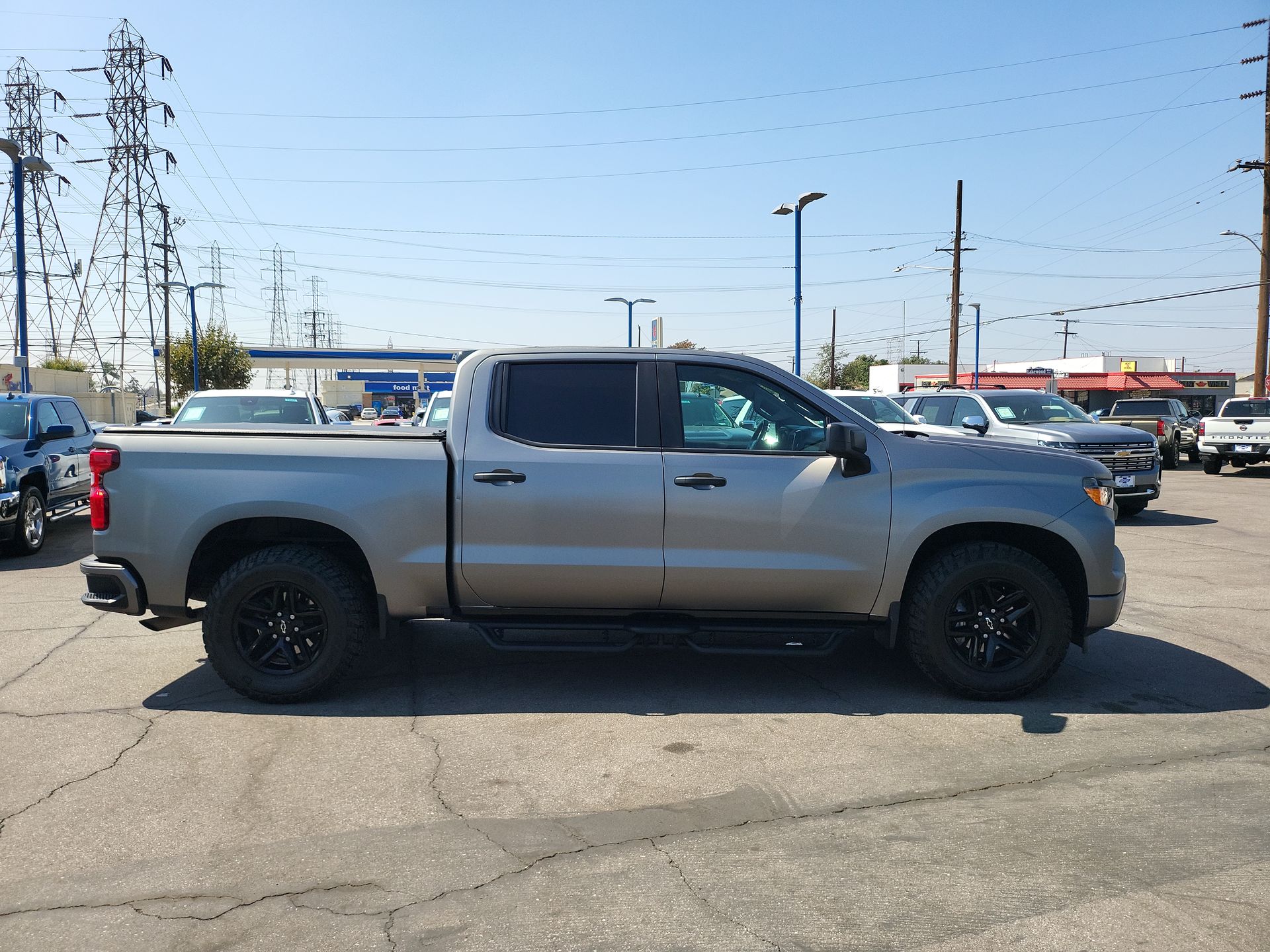 2023 Chevrolet Silverado 1500 Custom photo 25