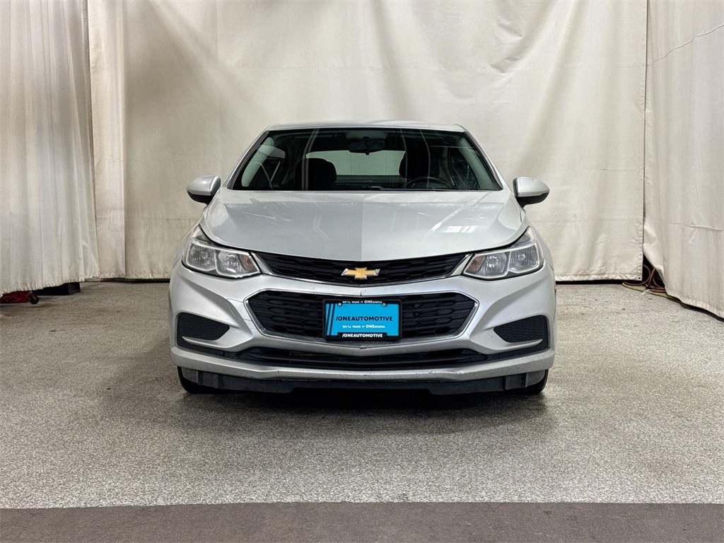 2017 Chevrolet Cruze L photo 2