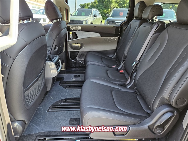 2026 Kia Carnival SX photo 4