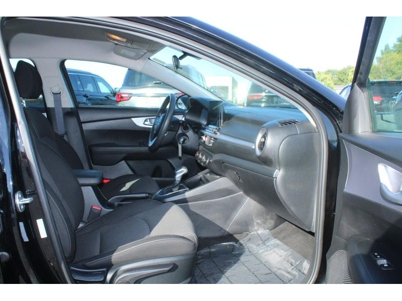 2024 Kia Forte LXS photo 10