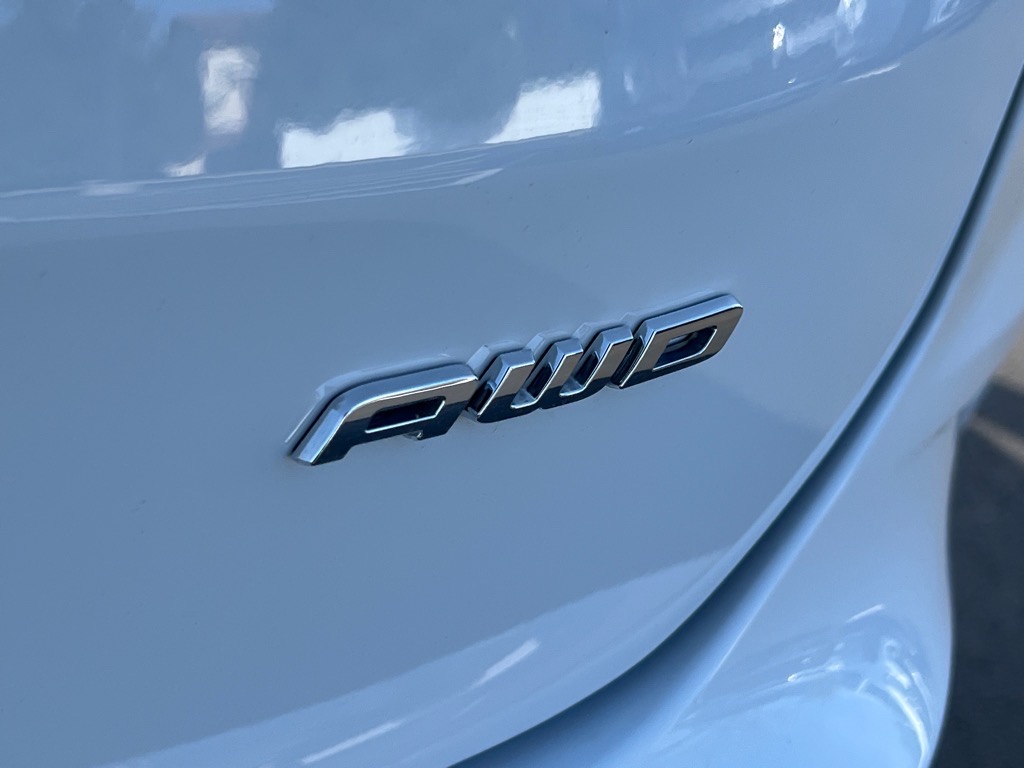 2022 Ford Edge SEL photo 2