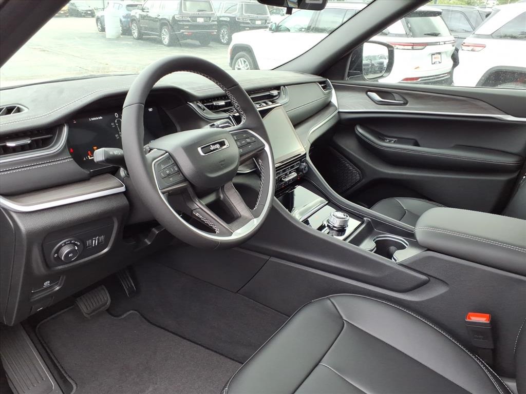 2025 Jeep Grand Cherokee Limited photo 5