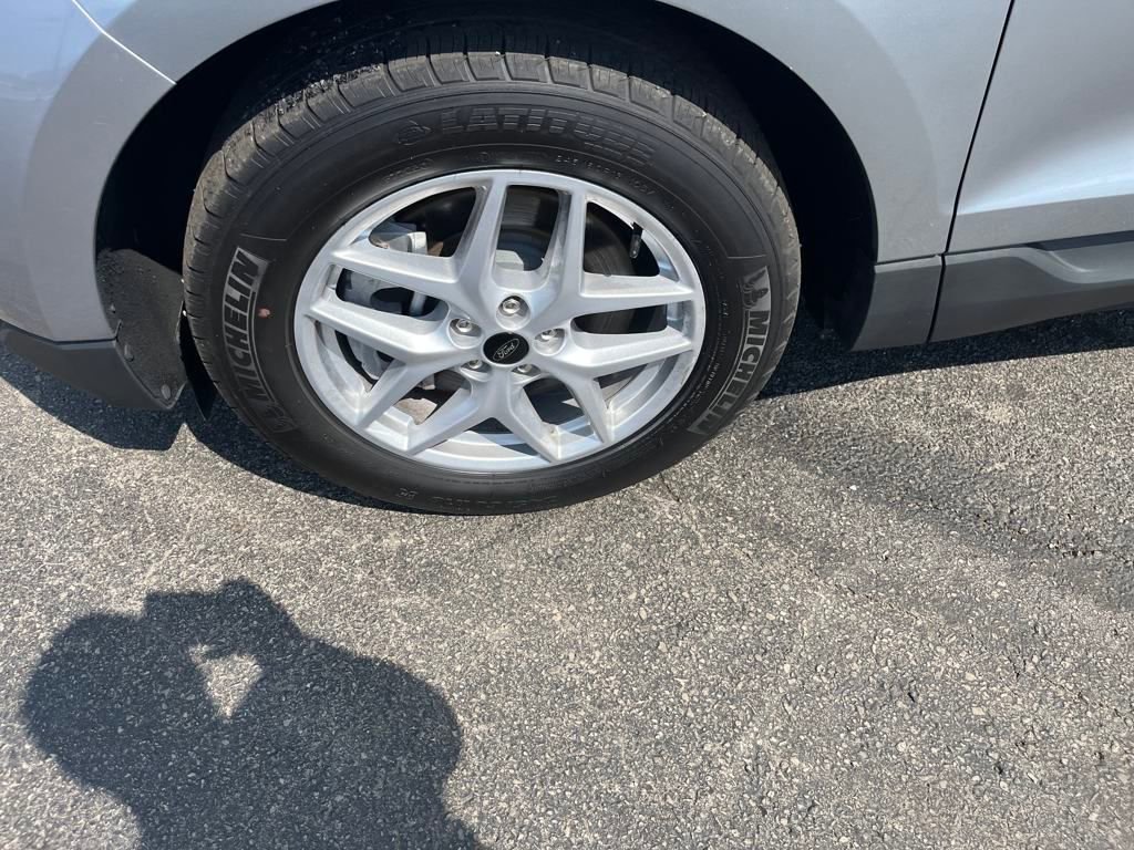 2024 Ford Edge SEL photo 30