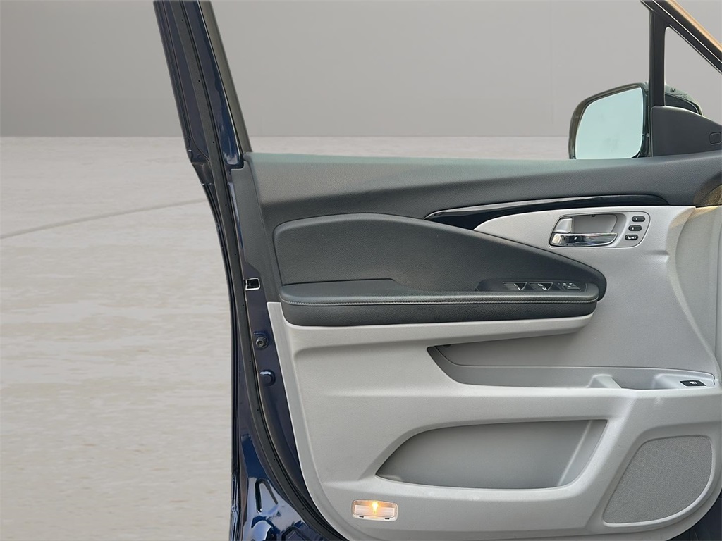 2019 Honda Ridgeline RTL-E photo 26