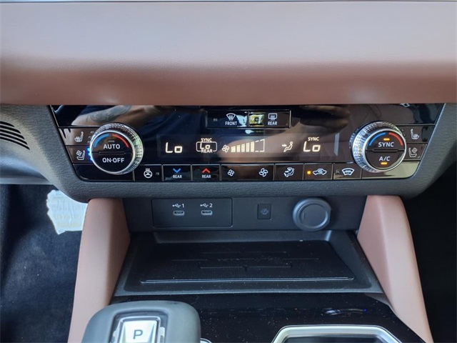 2025 Mitsubishi Outlander SEL photo 11