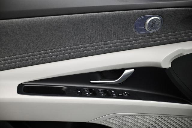 2025 Hyundai Elantra Limited photo 6
