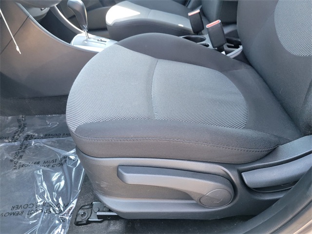 2014 Hyundai Accent GS photo 14